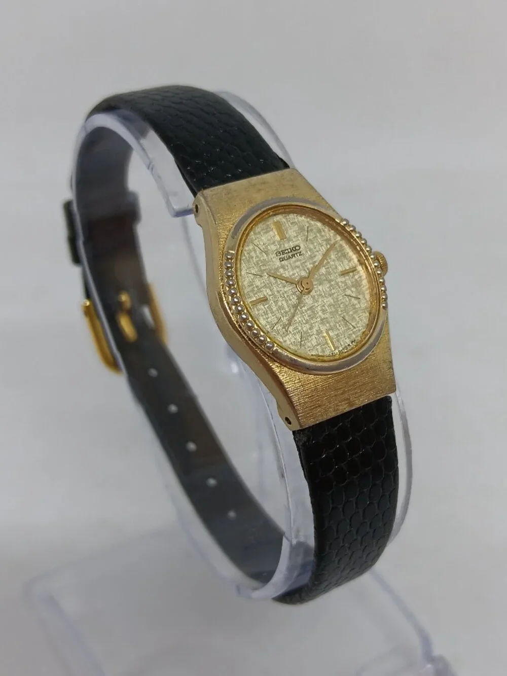 VINTAGE 1984 Seiko 2C21-5060 Women's 19mm x 26mm Japanese Quartz Watch NEW BATT